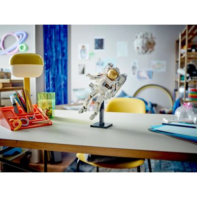 4. LEGO Creator 31152 Astronauta