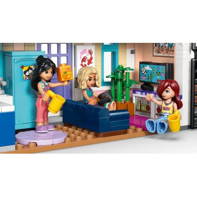 9. LEGO Friends 42687 - Dom rodziny Liann