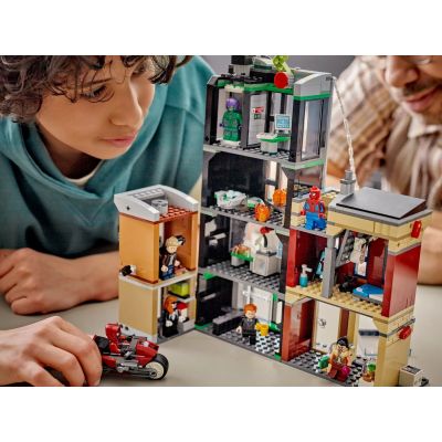 11. LEGO Marvel Super Heroes 76324 Spider-Man i Oscorp