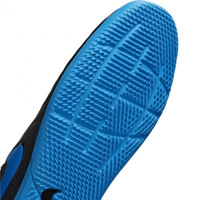 7. Buty halowe Nike Tiempo Legend 8 Club IC M AT6110-004