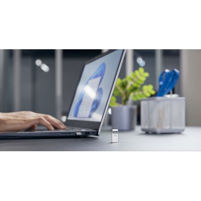 8. KINGSTON FLASH 256GB DATATRAVELER USB 3.2 Gen 1 200MB/s