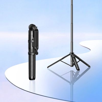 7. Selfie stick Ugreen LP586 statyw teleskopowy z pilotem Bluetooth 1,5m - czarny