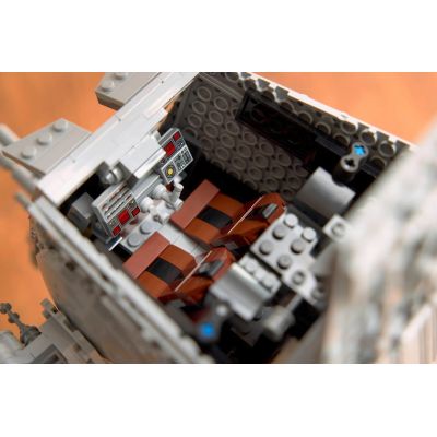 8. LEGO Star Wars 75417 - Maszyna krocząca AT-ST