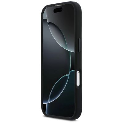 5. Etui BMW M Silicon Horizontal Line MagSafe na iPhone 17 - czarne