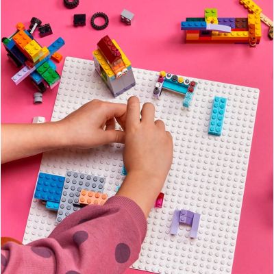 5. LEGO Classic 11026 Biała płytka konstrukcyjna