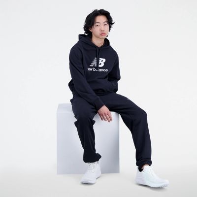 4. Bluza z kapturem New Balance Essentials Stacked Logo Frenc M MT31537BK