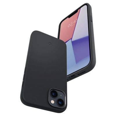 8. Etui Spigen Silicone Fit Mag z MagSafe na iPhone 14 Plus - czarne