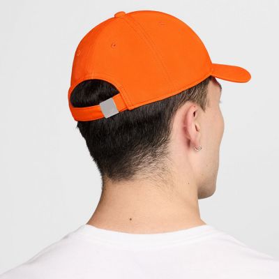 3. Czapka z daszkiem Nike Club Structured Metal Logo FB5371-819