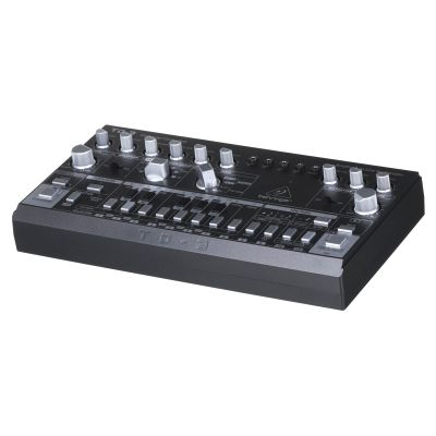 7. Behringer TD-3-BK Syntezator linii basowej