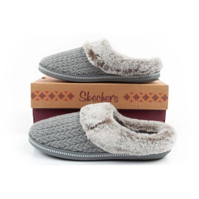 10. Skechers kapcie damskie Cozy Campfire laczki ocieplane modne