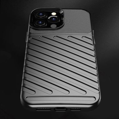 8. Thunder Case elastyczne pancerne etui pokrowiec iPhone 13 Pro Max zielony