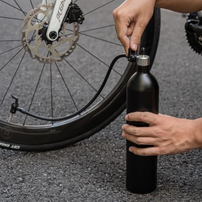 10. Zbiornik ciśnieniowy Rockbros do pompowania opon bezdętkowych tubeless 200 PSI 1.2l - czarny