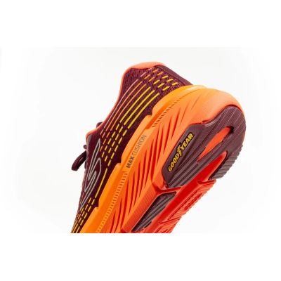 21. Buty do biegania Skechers Max Cushioning M 220835/BURG