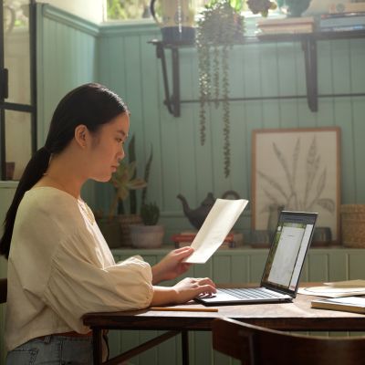51. HP Envy x360 14-fa0016nw Ryzen 7 8840HS 14"WUXGA Touch 300nits 16GB LPDDR5-6400 SSD512 Radeon 780M Cam 5 Mpx IR 59Wh Win11 Meteor Silver Aluminum 2Y