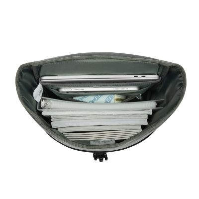 17. Rivacase Eden plecak Plecak rolowany Czarny Poliester, Skóra woskowana (Pull Up)