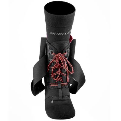 4. Stabilizator kostki Ochraniacz Mueller The One Ankle Brace Premium czarny