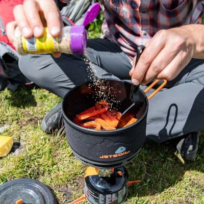 8. Garnek turystyczny Jetboil 1.5L Ceramic Cook Pot