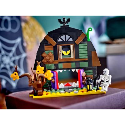 4. LEGO 40721 Halloweenowa stodoła
