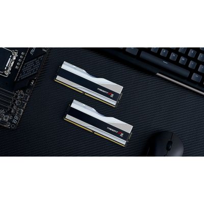 5. G.SKILL 32GB zestaw DDR5 5600 CL28 Trident Z5 RGB srebrny