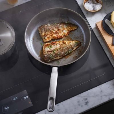 7. Fiskars 1064745 patelnia Patelnia uniwersalna Okrągły