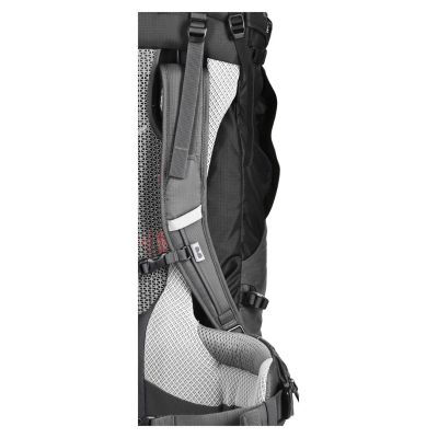 8. Plecak turystyczny Deuter Futura Air Trek 60 + 10 black-graphite