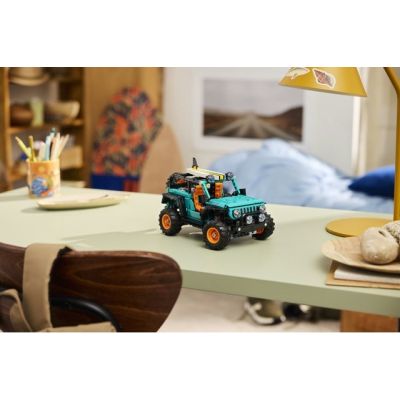9. LEGO Technic 42227 - SUV Jeep Wrangler Rubicon