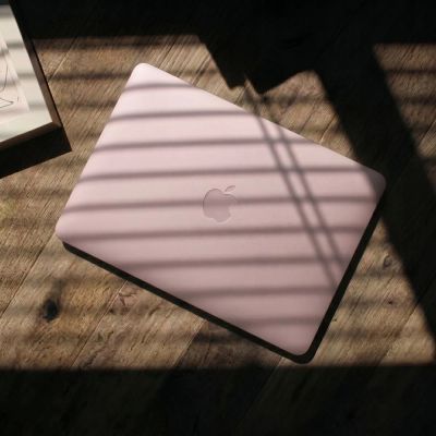 7. Etui Tech-Protect Softshell na MacBook 13" 2026 - różowe matowe