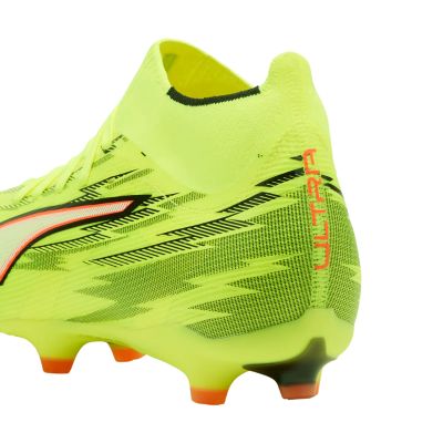 15. Buty piłkarskie Puma Ultra 6 Match+ FG/AG 108702 01