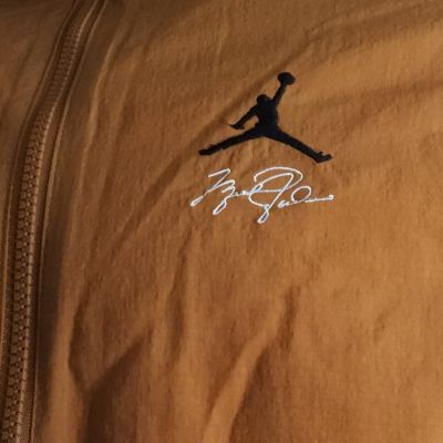 6. Kurtka męska Air Jordan Essentials Member Jacket Brązowa - FN4621-231