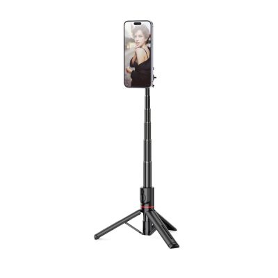 4. Selfie stick Tech-Protect L06S Bluetooth magnetyczny z MagSafe, pilotem, tripodem do 82cm i głowicą 360 - czarny