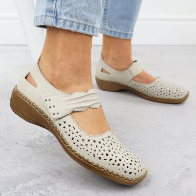 9. Skórzane półbuty damskie na rzep ażurowe beżowe Rieker 41399-14