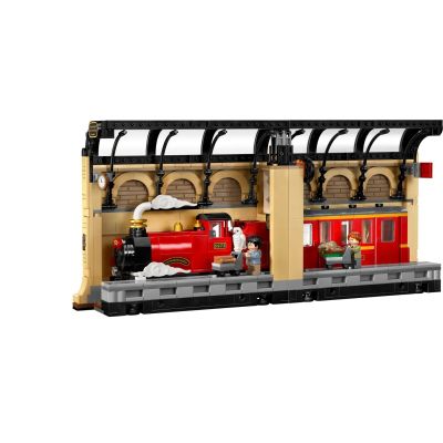 3. LEGO Harry Potter 76450 Book nook: Ekspres do Hogwartu