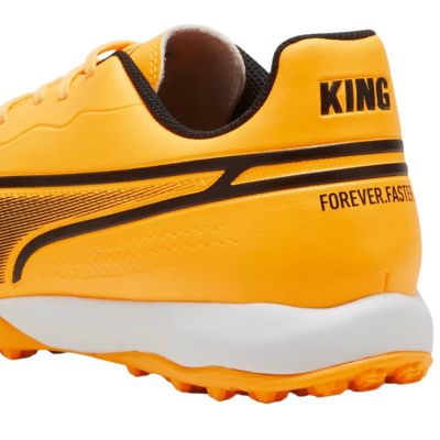 11. Buty piłkarskie Puma King Match TT M 107260 05