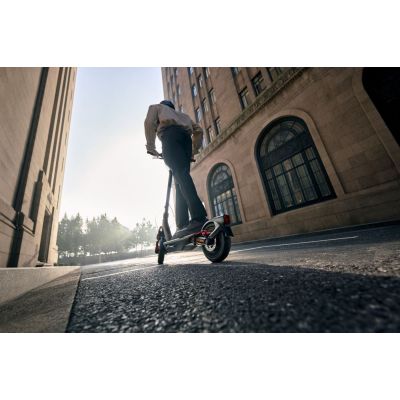 4. Hulajnoga Segway F3 Pro E | eKickScooter | Do 25 km/h | Czarny