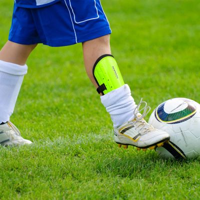 10. Nagolenniki piłkarskie Meteor  XS