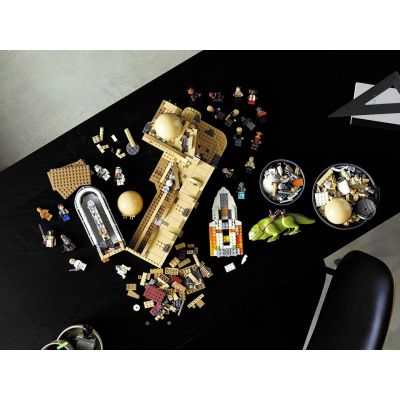 10. LEGO Star Wars 75290 Kantyna Mos Eisley