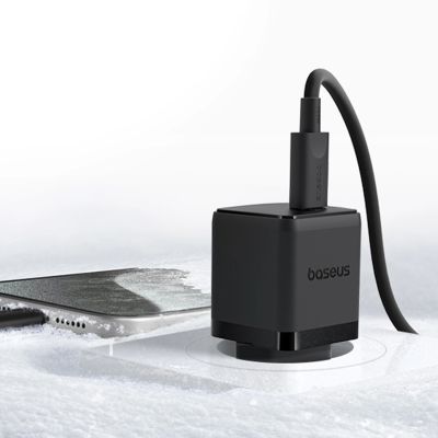 9. Ładowarka sieciowa Baseus Palm 30W USB-C - biała