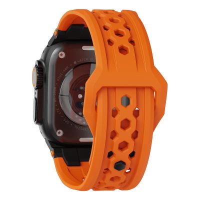 4. UAG Monarch - pasek FKM do Apple Watch series 4-6 & SE 1-3, 44mm / series 7-9, 45mm / series 10-11, 46mm / Ultra 1-3, 49mm (orange / black titanium)
