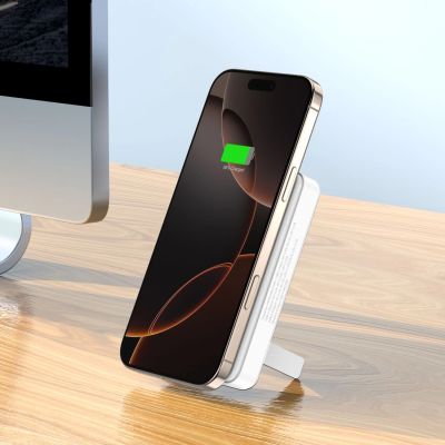 18. Powerbank Wozinsky WLWP-10KA0Y3WS 22,5W PD Qi2 10000 mAh, z podstawką, 1x USB-A, 1x USB-C - biały