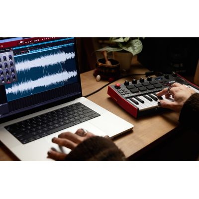 9. AKAI MPK MINI PLAY 3 - Mini klawiatura sterująca