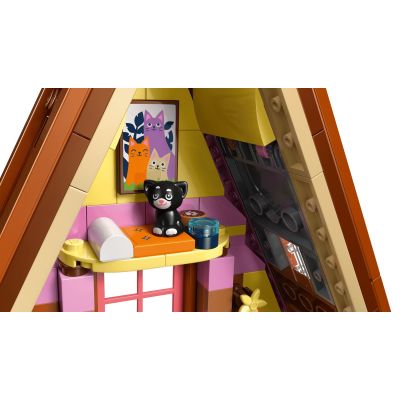 7. LEGO Friends 42682 - Domek na luksusowym kempingu