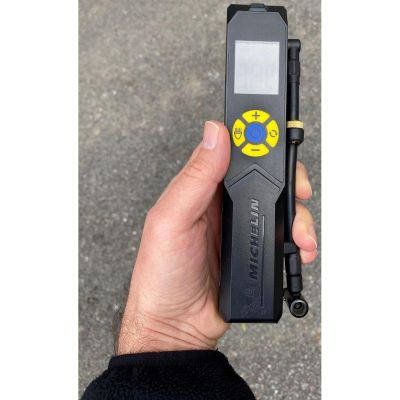 14. POMPKA KOMPRESOR TURYSTYCZNY NA AKUMULATOR MICHELIN