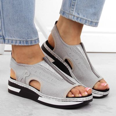 23. Komfortowe sandały wsuwane Rieker W RKR686 metallic 