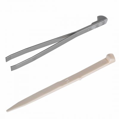 4. Scyzoryk Victorinox RangerGrip 79, 12 f, 130mm, czerwono-czarny