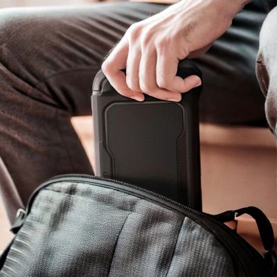12. Etui Spigen Rugged Armor na Nintendo Switch 2 - czarny mat