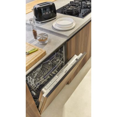 17. Toster SMEG TSF01BLEU