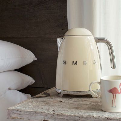 55. Smeg KLF03CREU czajnik elektryczny 1,7 l 2400 W Kremowy