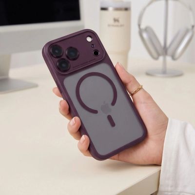 9. Etui Tech-Protect MagPeak MagSafe CC na iPhone 18 Pro / 17 Pro - dark cherry matowe