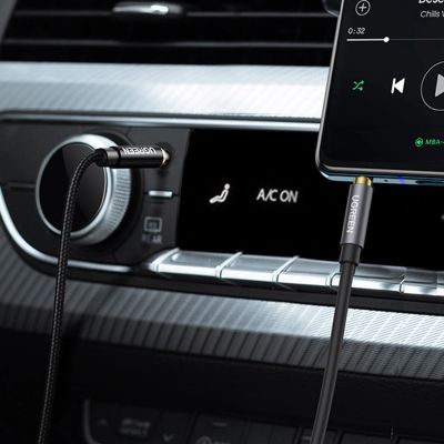 13. Kabel Ugreen AV118 10592 mini jack 3,5 mm (męski) / mini jack 3,5 mm (żeński) 1m - srebrny
