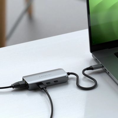 7. Satechi 4-In-1 USB-C Hub - hub do urządzeń mobilnych USB-C (3x USB-C 3.2 gen2 10Gbps, 2.5 Gigabit Ethernet) (space gray)